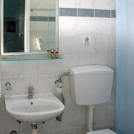 Livadia Aparthotel *
